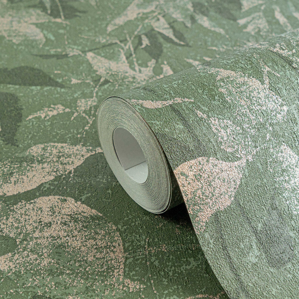 Tropu stila tumši zaļas tapetes ar eksotisku lapu motīvu - idejas interjerām