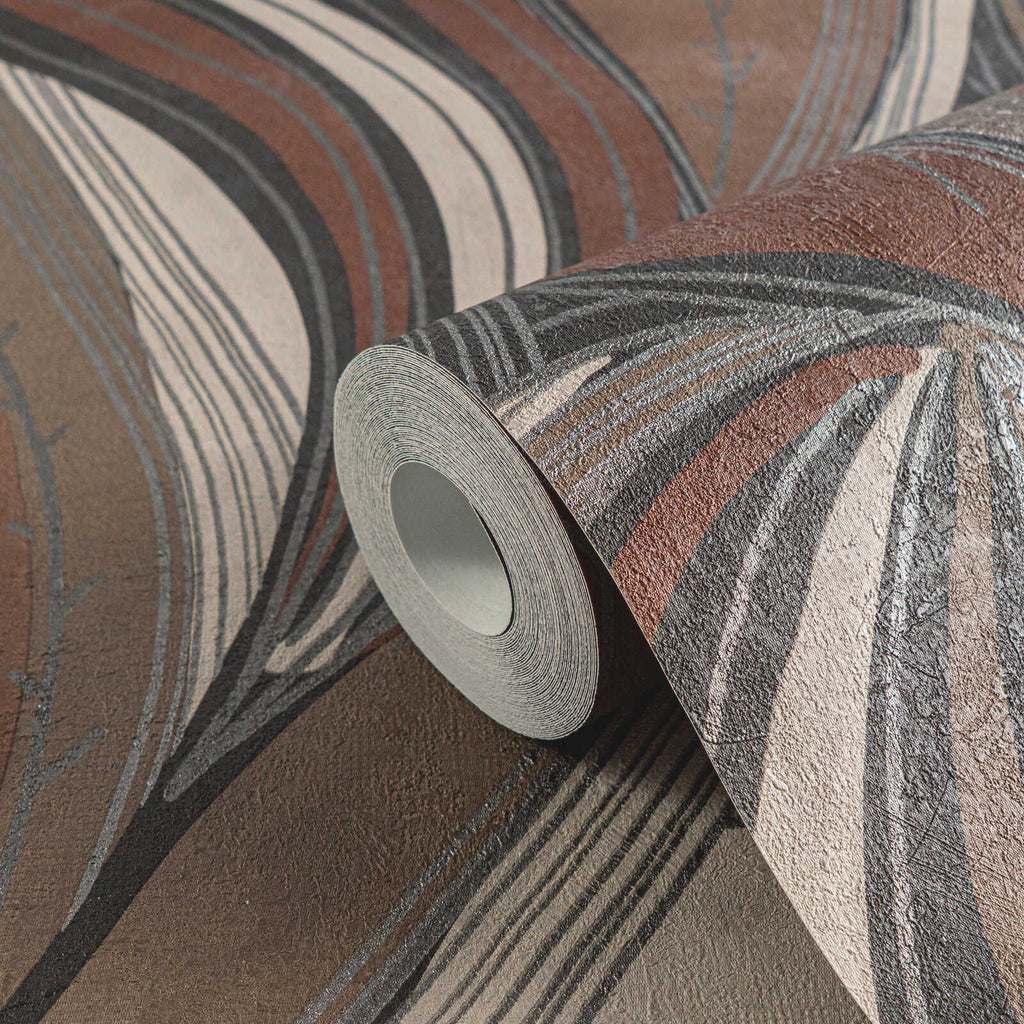 Rudenīgas tapetes ar izteiksmīgu lapu dizainu pelēkbrūnā tonī - kombinācija ar mebelēm