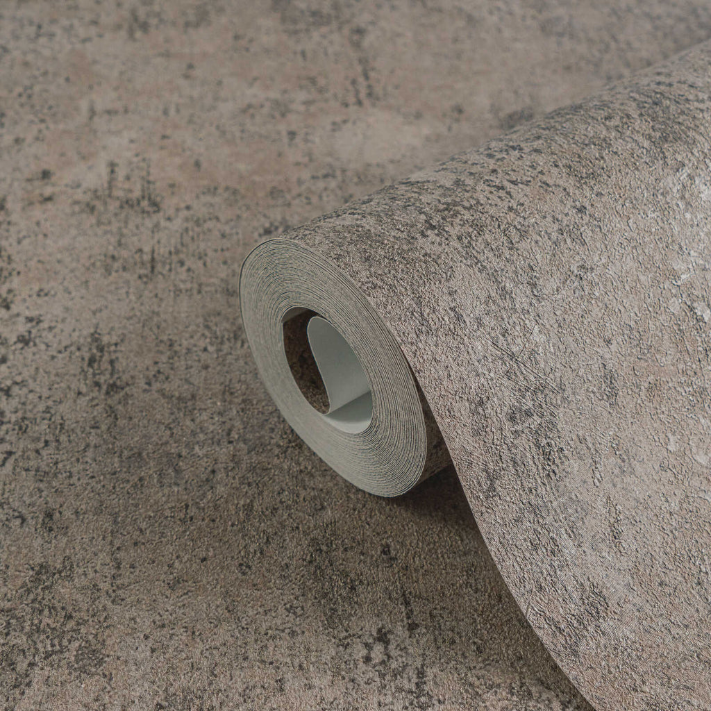 Brūnas tapetes ar teksturētu apmetuma virsmu - idejas interjerām