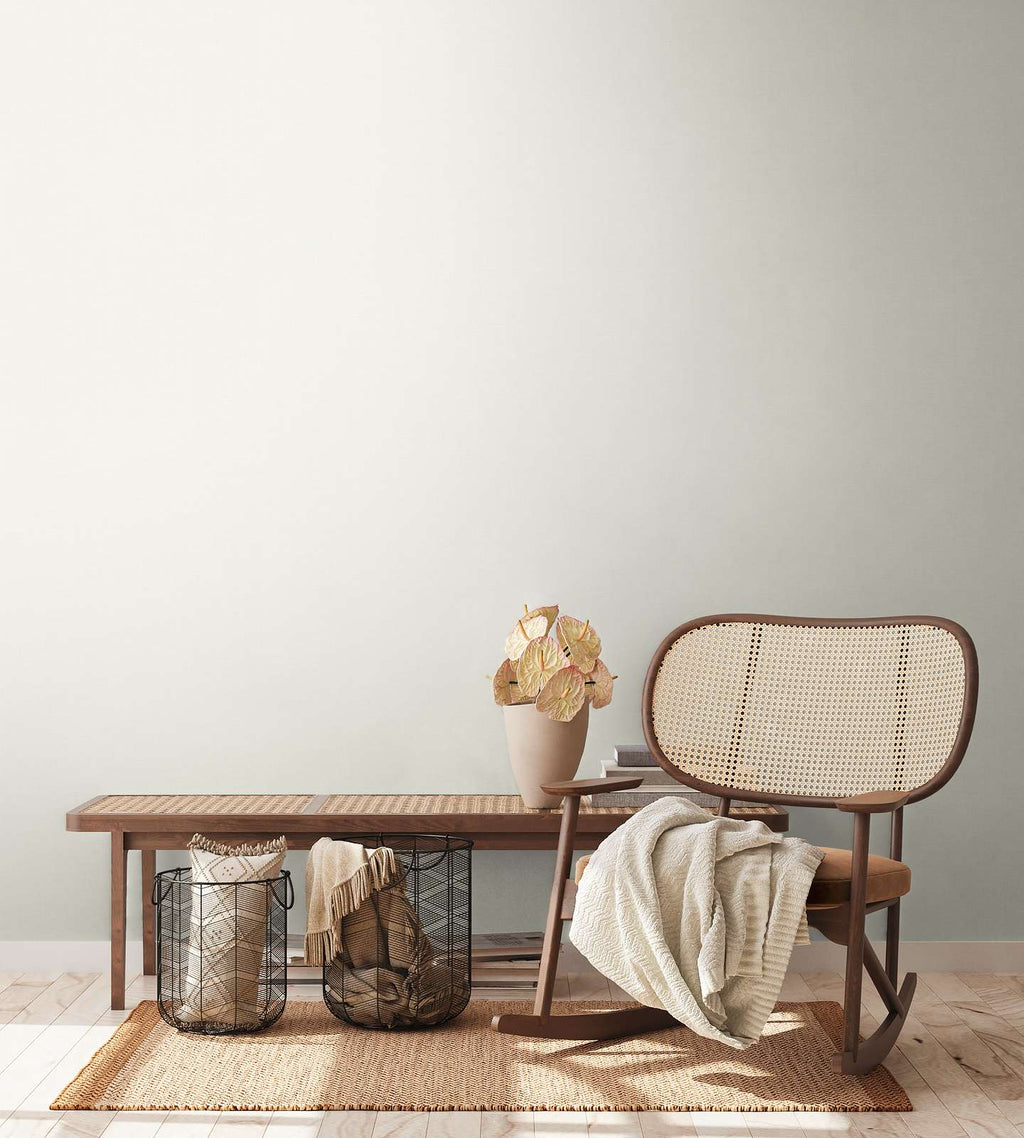 Gaiši pelēkas tapetes ar lina auduma efektu - vizualizācija interjerā