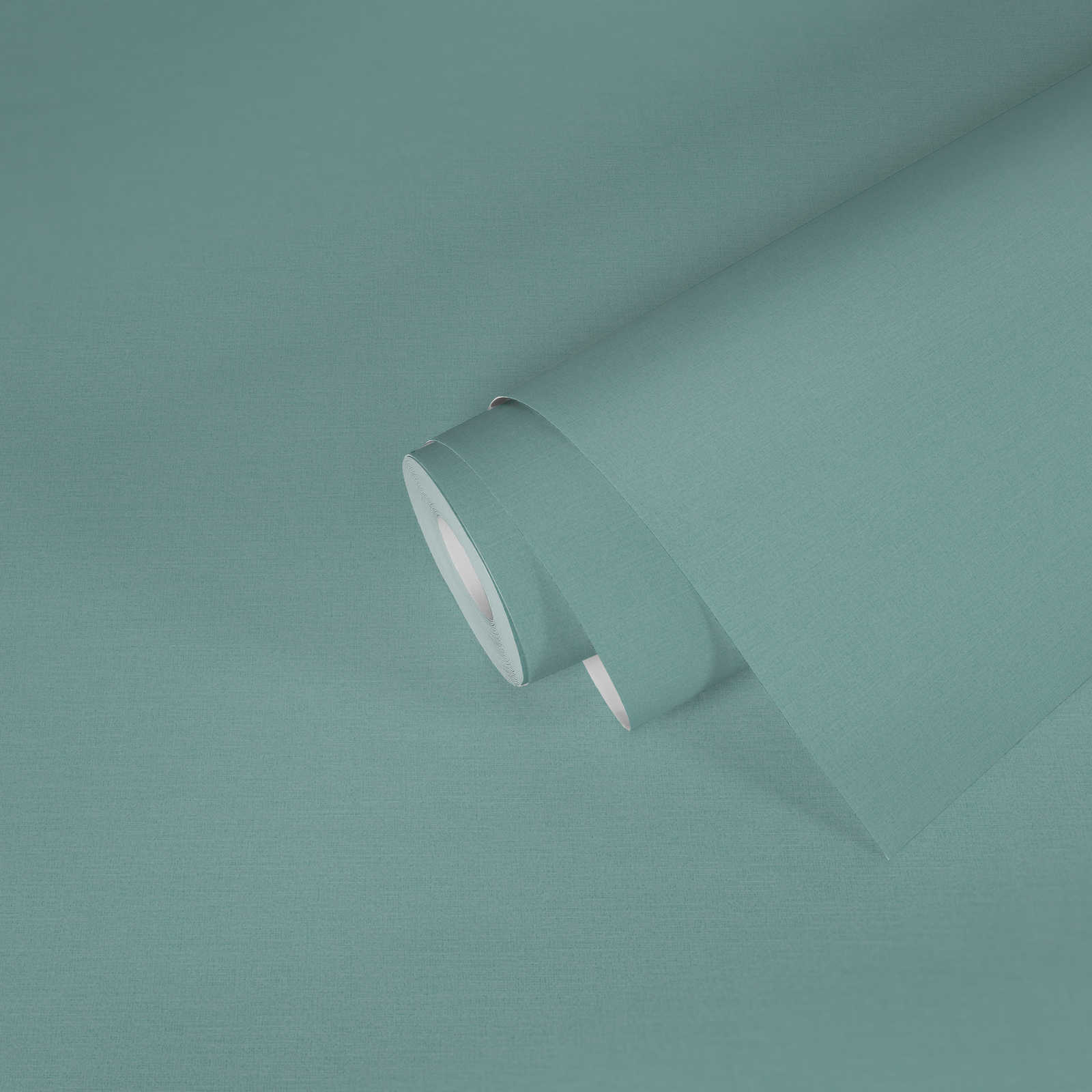 Tirkīza tapetes ar vienkrāsainu lina rakstu - viesistabas interjerā