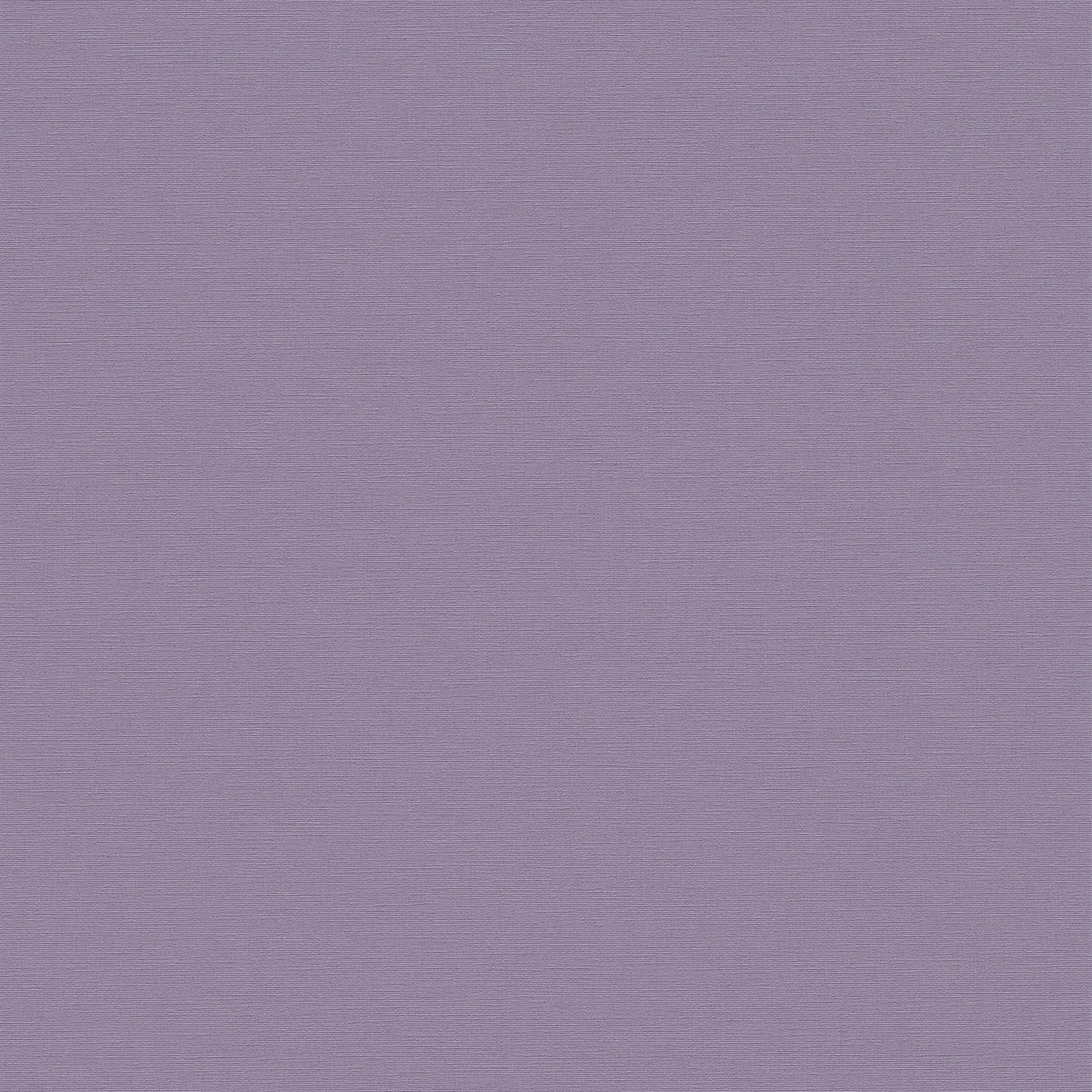 Violetas tapetes ar teksturētu lina efektu - idejas interjerām
