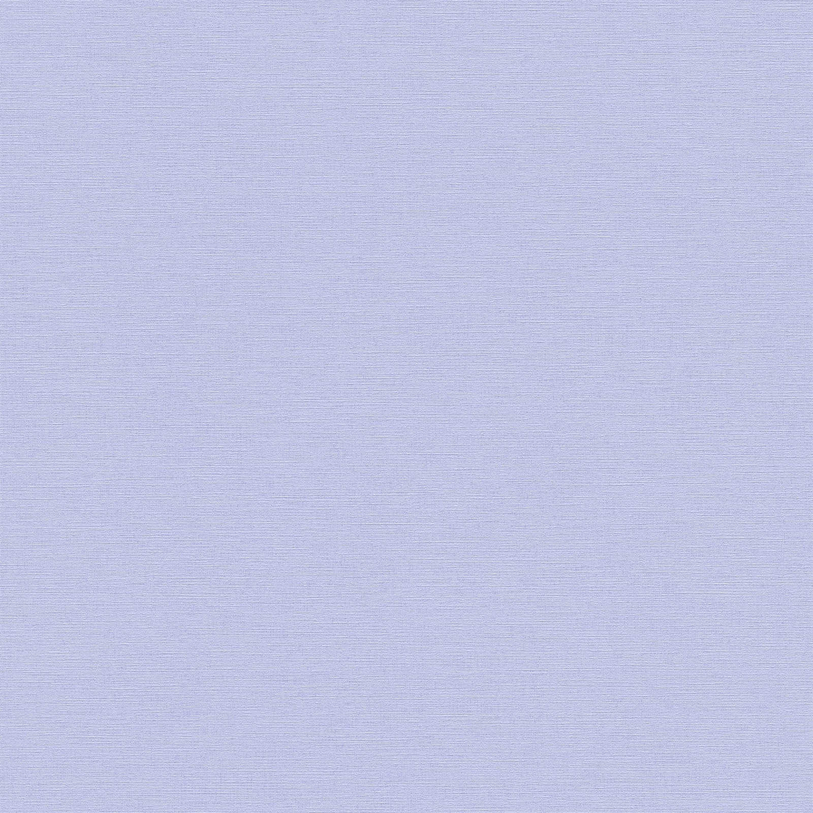 Zilas tapetes ar lina tekstūras virsmu - viesistabas interjerā