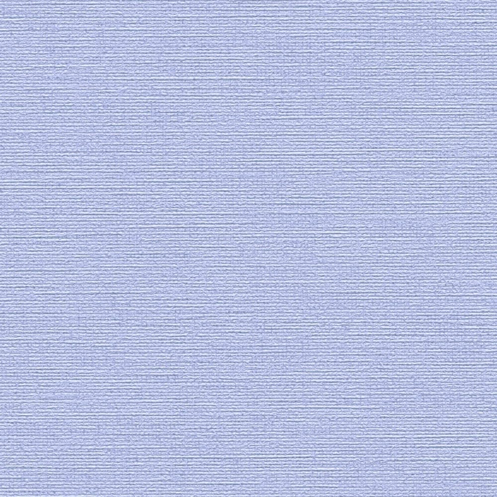 Zilas tapetes ar lina tekstūras virsmu - guļamistabas interjerā