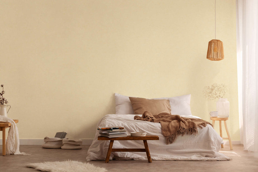 Vienkrāsainas tapetes ar auduma efektu bēšā tonī - vizualizācija interjerā