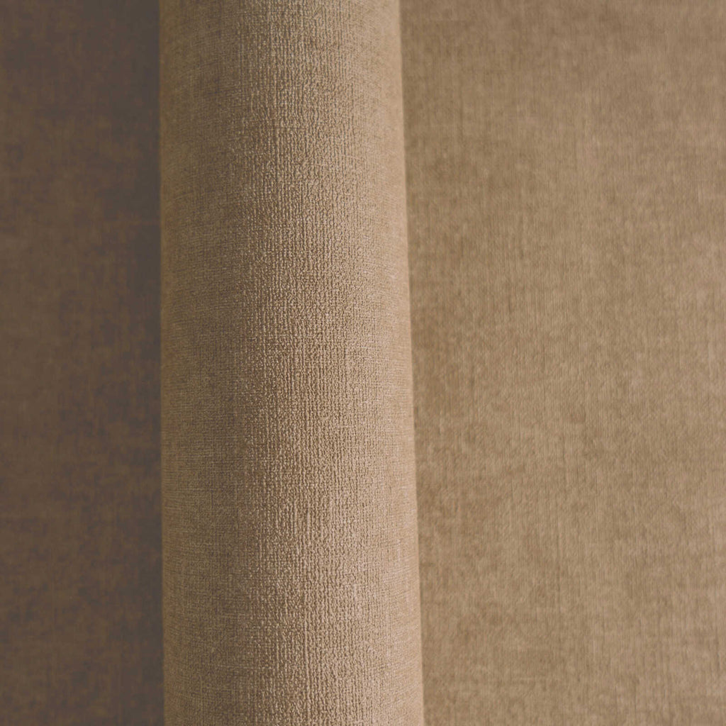 Brūnas tapetes ar tekstila struktūru — elegants risinājums - vizualizācija interjerā