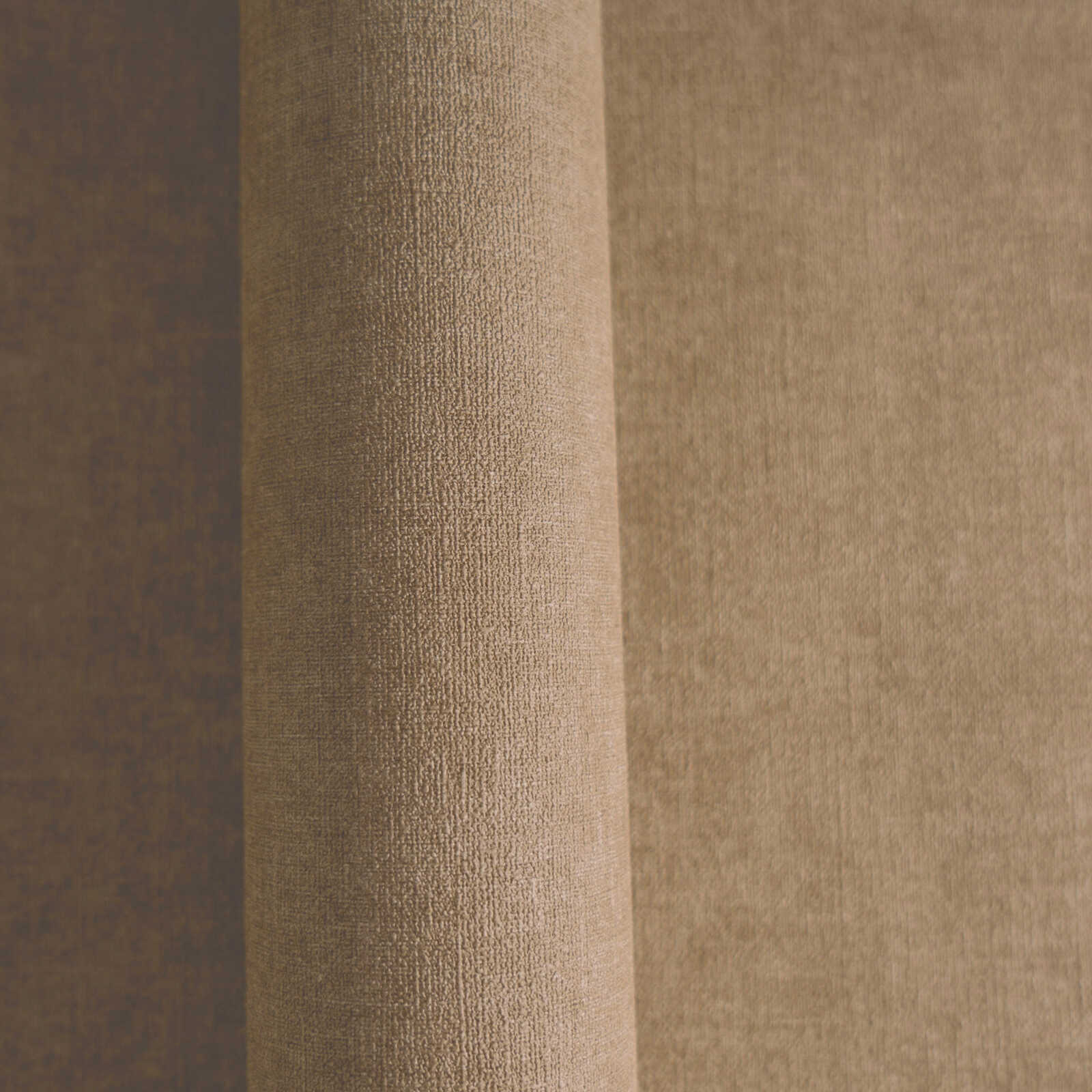 Brūnas tapetes ar tekstila struktūru — elegants risinājums - vizualizācija interjerā