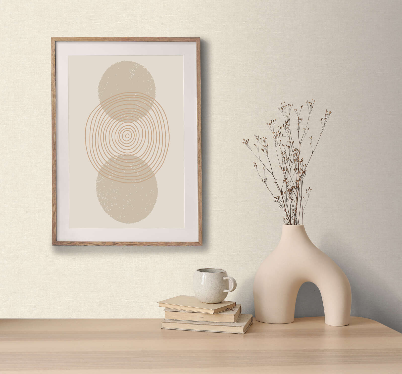 Krēmkrāsas tapetes ar tekstila faktūru un vienkāršu dizainu - vizualizācija interjerā