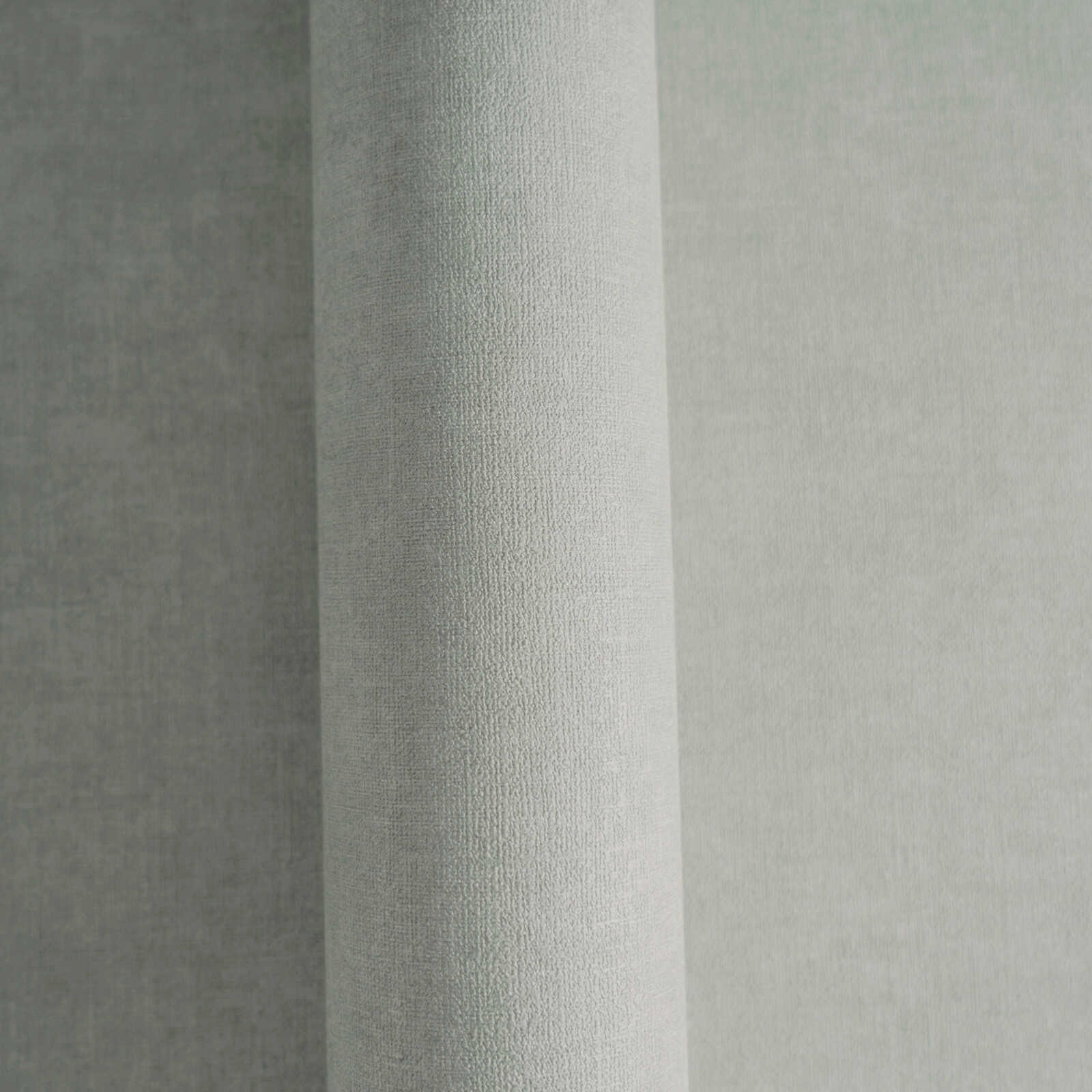 Tekstilizskata tapetes pelēkā krāsā — vienkrāsainas - idejas interjerām