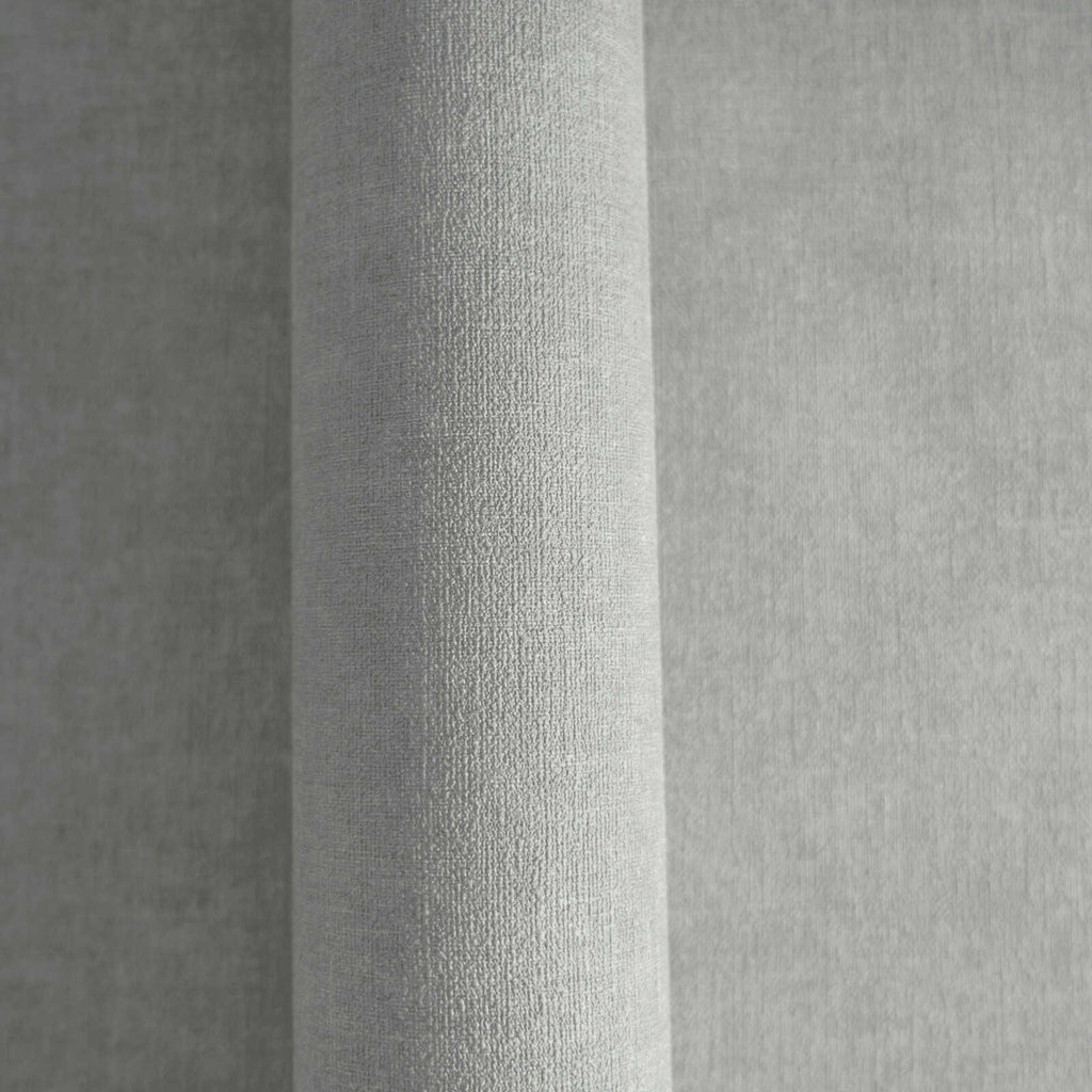 Tumši pelēkas tapetes ar auduma izskatu - istabas interjerā