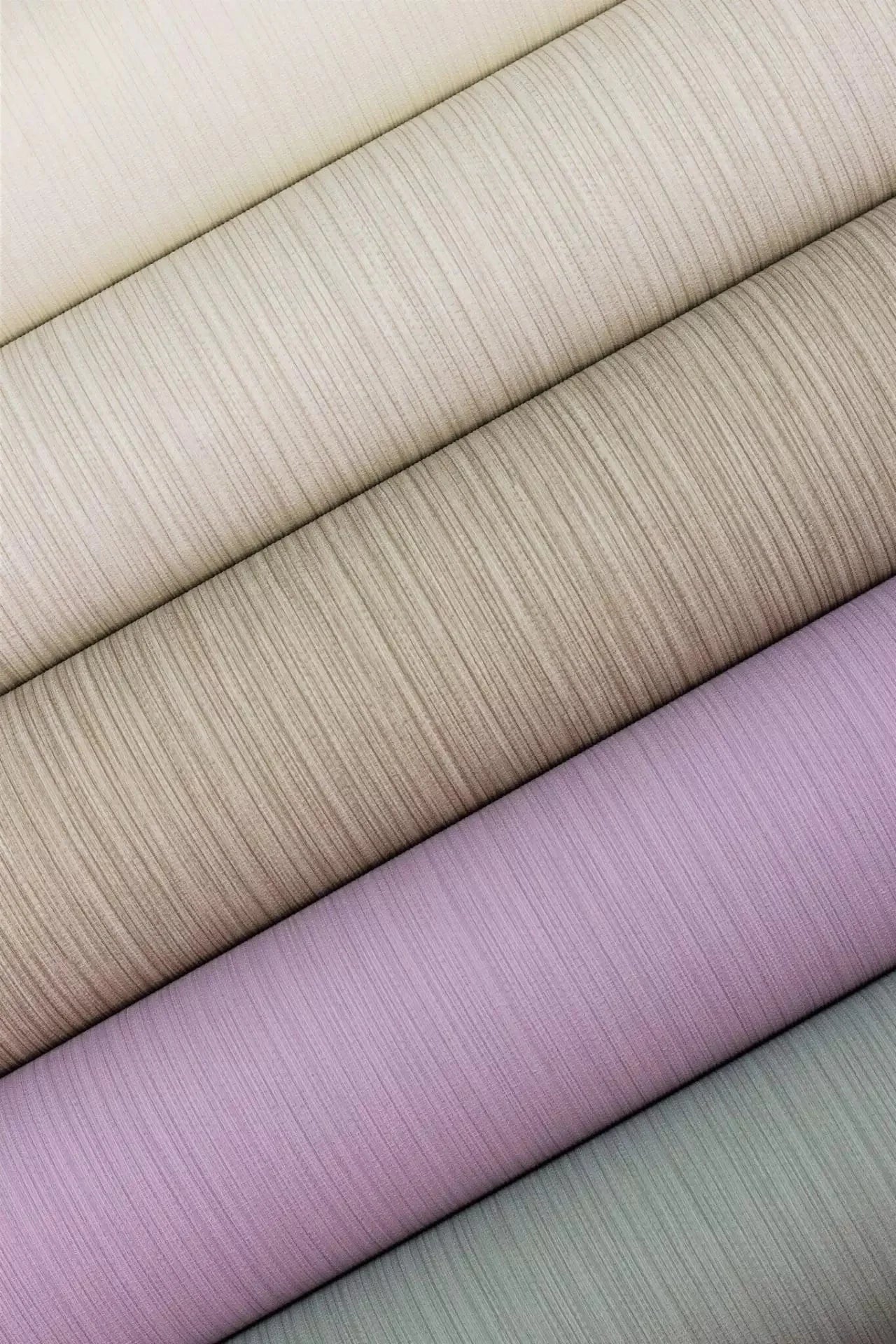 Vienkrāsainas tapetes ar vertikāli strukturētu tekstūru, bēšā krāsā, RASCH, 537635, Curiosity