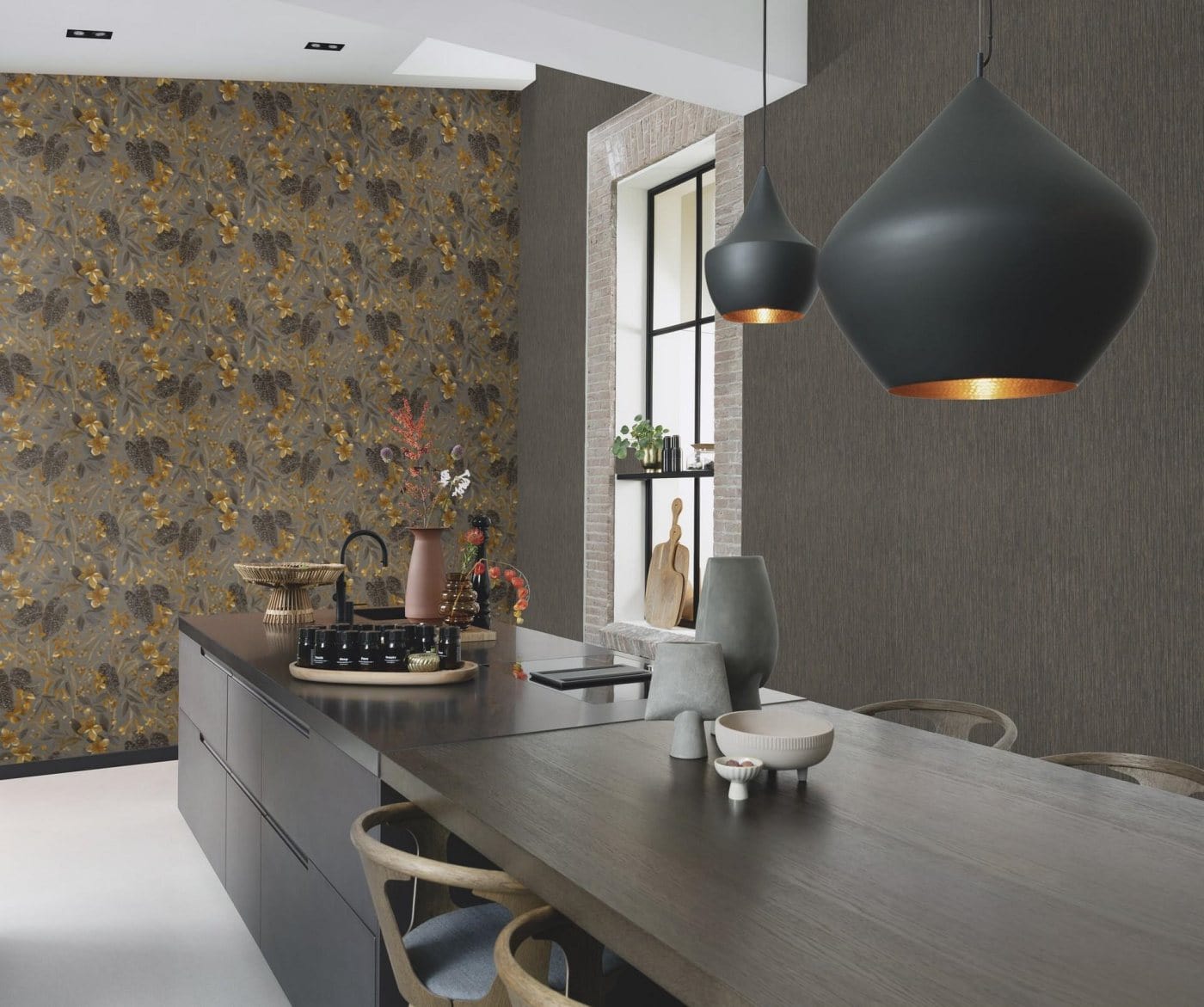 Vienkrāsainas tapetes ar vertikāli strukturētu tekstūru, melnā krāsā, RASCH, 537741, Curiosity