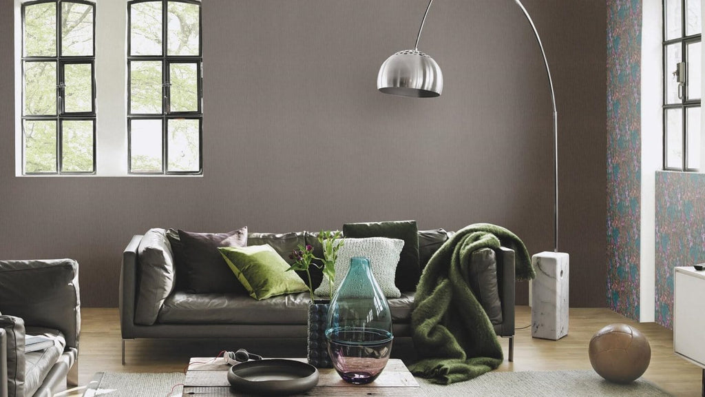 Vienkrāsainas tapetes ar vertikāli strukturētu tekstūru, tumši brūnā krāsā, RASCH, 537758, Curiosity