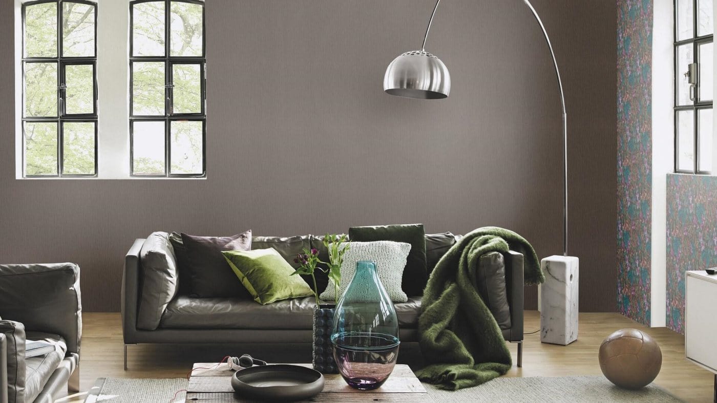 Vienkrāsainas tapetes ar vertikāli strukturētu tekstūru, tumši brūnā krāsā, RASCH, 537758, Curiosity