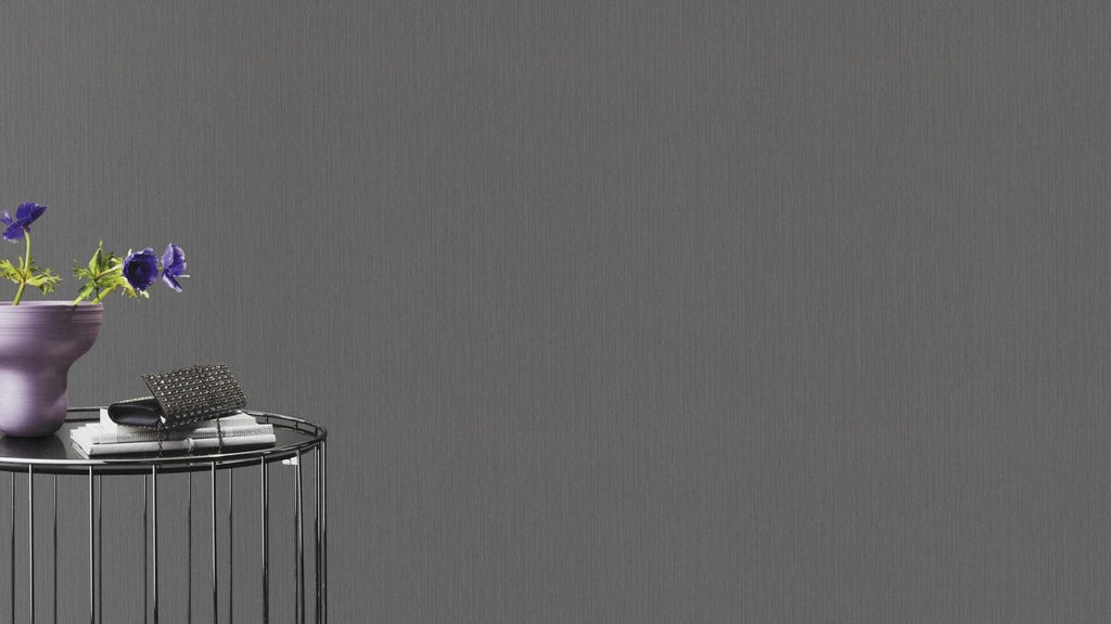 Vienkrāsainas tapetes ar vertikāli strukturētu tekstūru, tumši pelēkā krāsā, RASCH, 537697, Curiosity