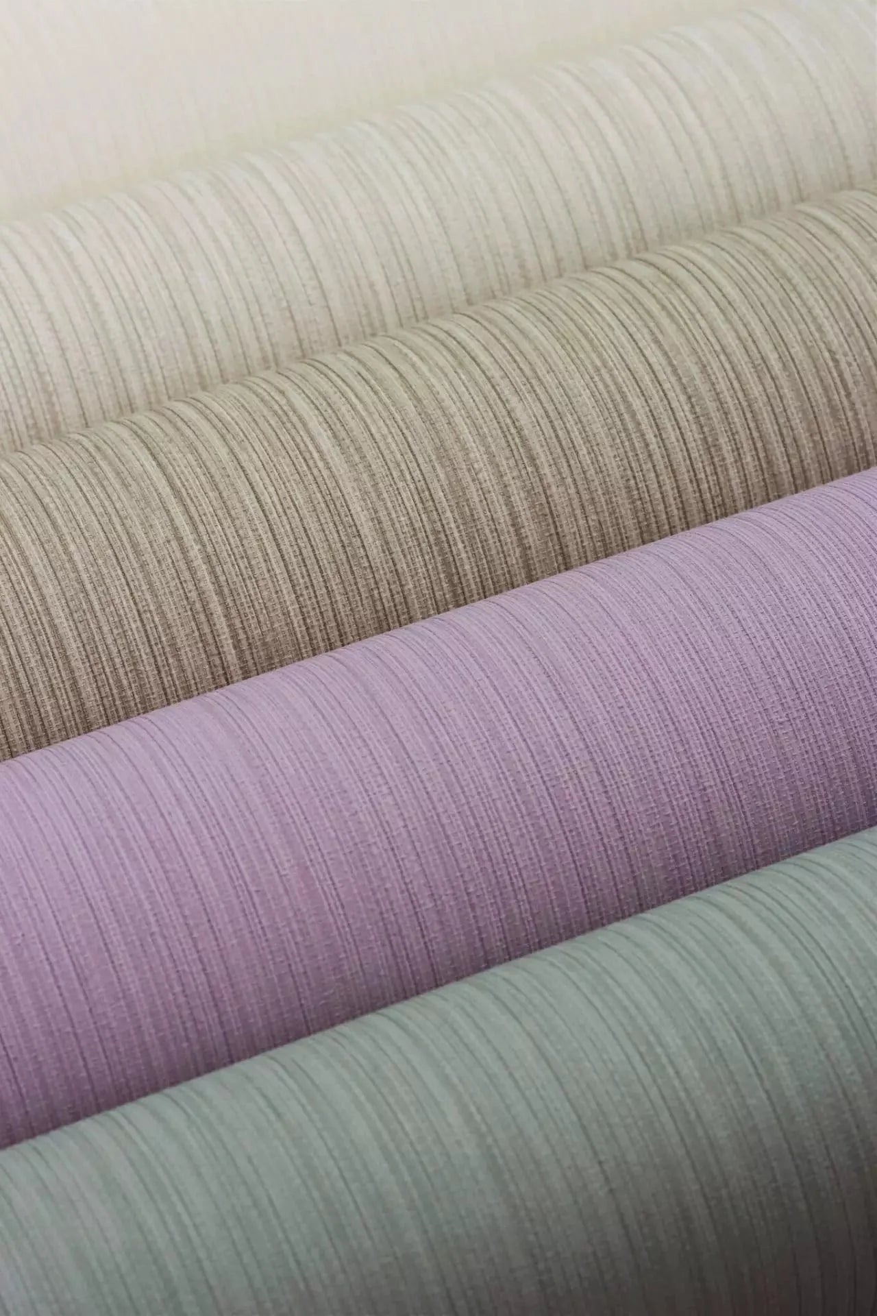 Vienkrāsainas tapetes ar vertikāli strukturētu tekstūru, violetā krāsā, RASCH, 537642, Curiosity