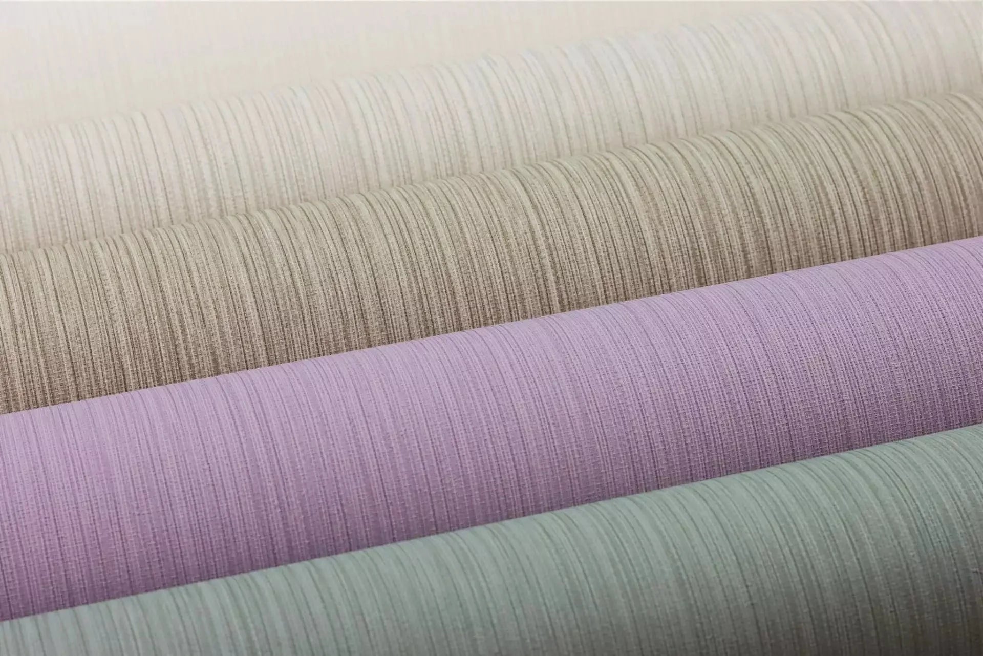 Vienkrāsainas tapetes ar vertikāli strukturētu tekstūru, violetā krāsā, RASCH, 537642, Curiosity