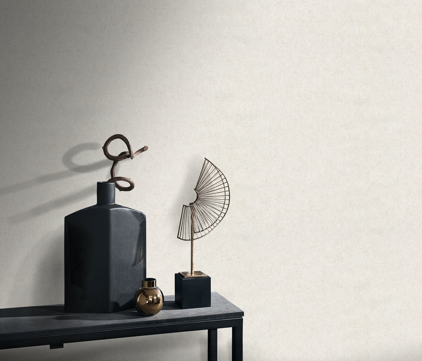 Krēmkrāsas tapetes ar zīdainu spīduma efektu, piešķir telpai gaišumu un siltumu, 3752636, skats interjerā 2