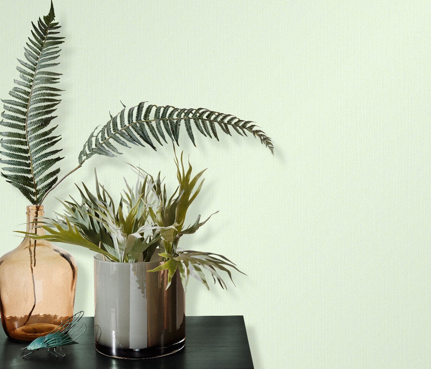 Gaiši zaļas tapetes ar elegantu spīdumu dabas iedvesmotai telpu apdarei, 3702457, piemērs 3