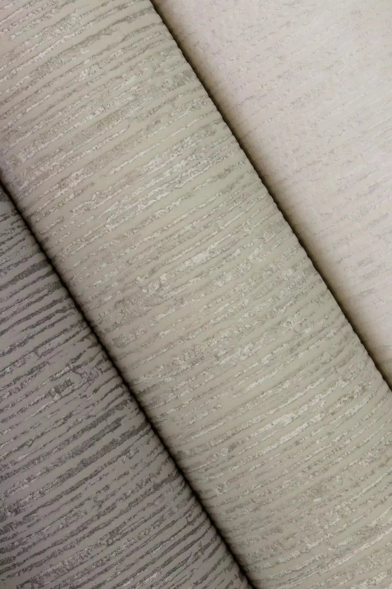 Krēmkrāsas tapetes RASCH ar svītrainu tekstūru, 653021, Welcome home